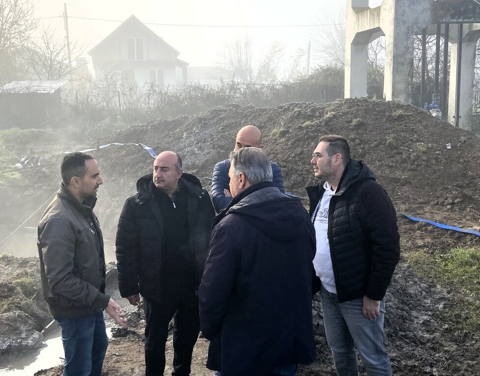 Προχωρούν οι 4 νέες γεωτρήσεις της ΔΕΥΑΤ – Επίσκεψη Σακκά & Μπλουγούρα στο εργοτάξιο στο Γλίνος